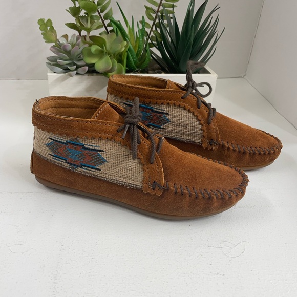 Minnetonka Tan Suede Chukka Boots - Picture 1 of 5